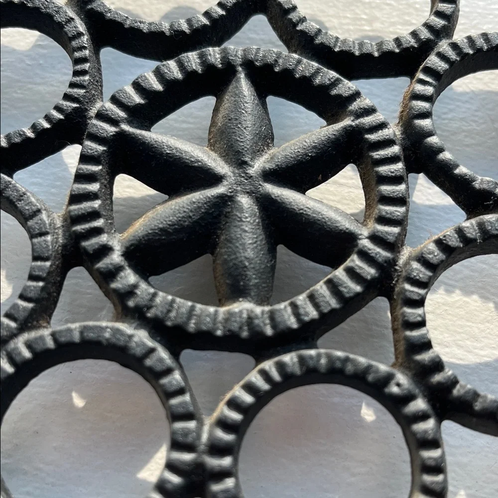 VINTAGE 1948 JZH trivet T-9 HEX Black Cast Iron Trivet